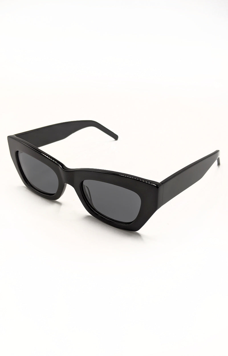 Load image into Gallery viewer, BANBE - The Kerr Sunglasses - Black/Smoke