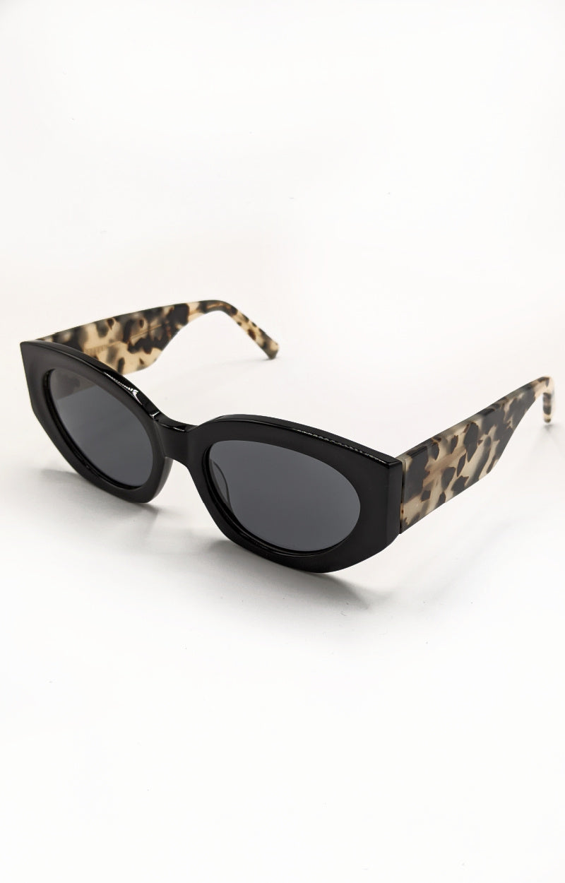 Load image into Gallery viewer, BANBE - The Alessandra Sunglasses - Black &amp; Blond Tort/Smoke