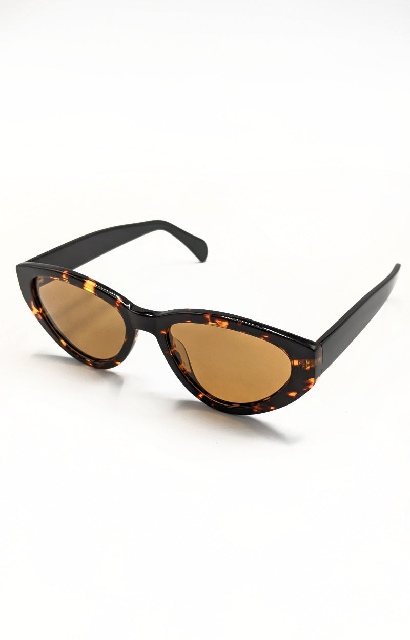Load image into Gallery viewer, BANBE - The Hart Sunglasses - Amber Tort &amp; Black/brown