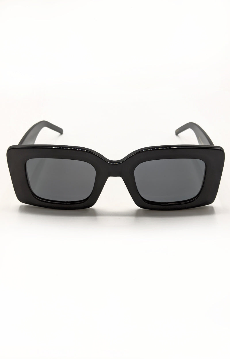 Load image into Gallery viewer, BANBE - The Kendall Sunglasses - Black/Smoke