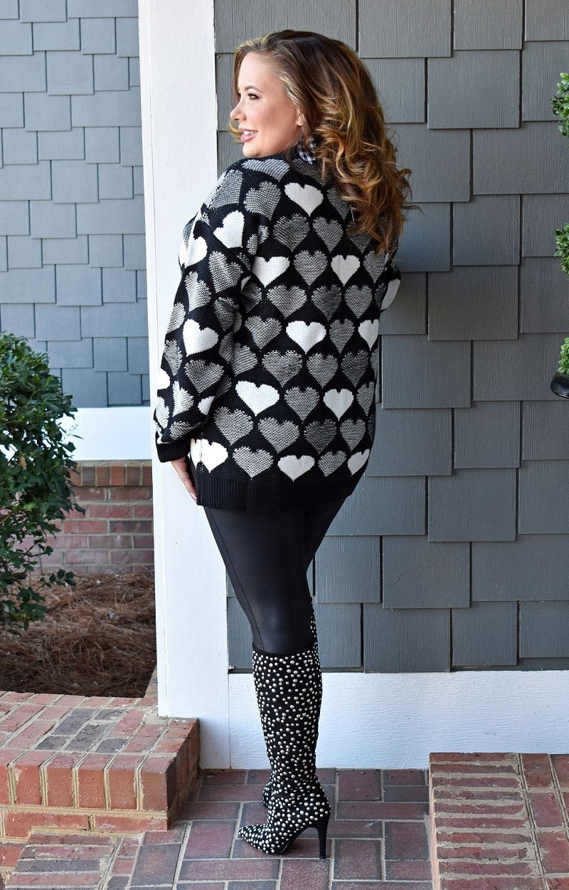 Load image into Gallery viewer, Lots Of Love Print Sweater - Black