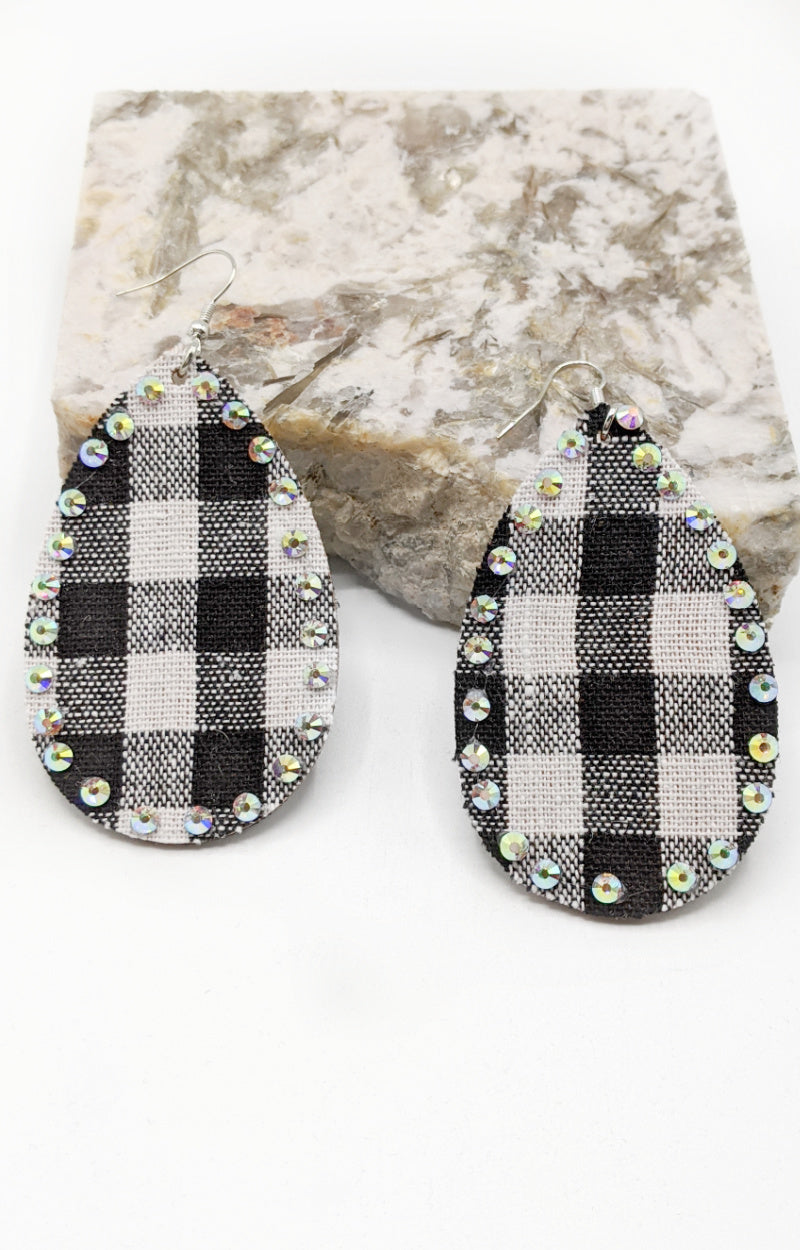 Load image into Gallery viewer, Get The Hint Plaid Earrings - White/Black