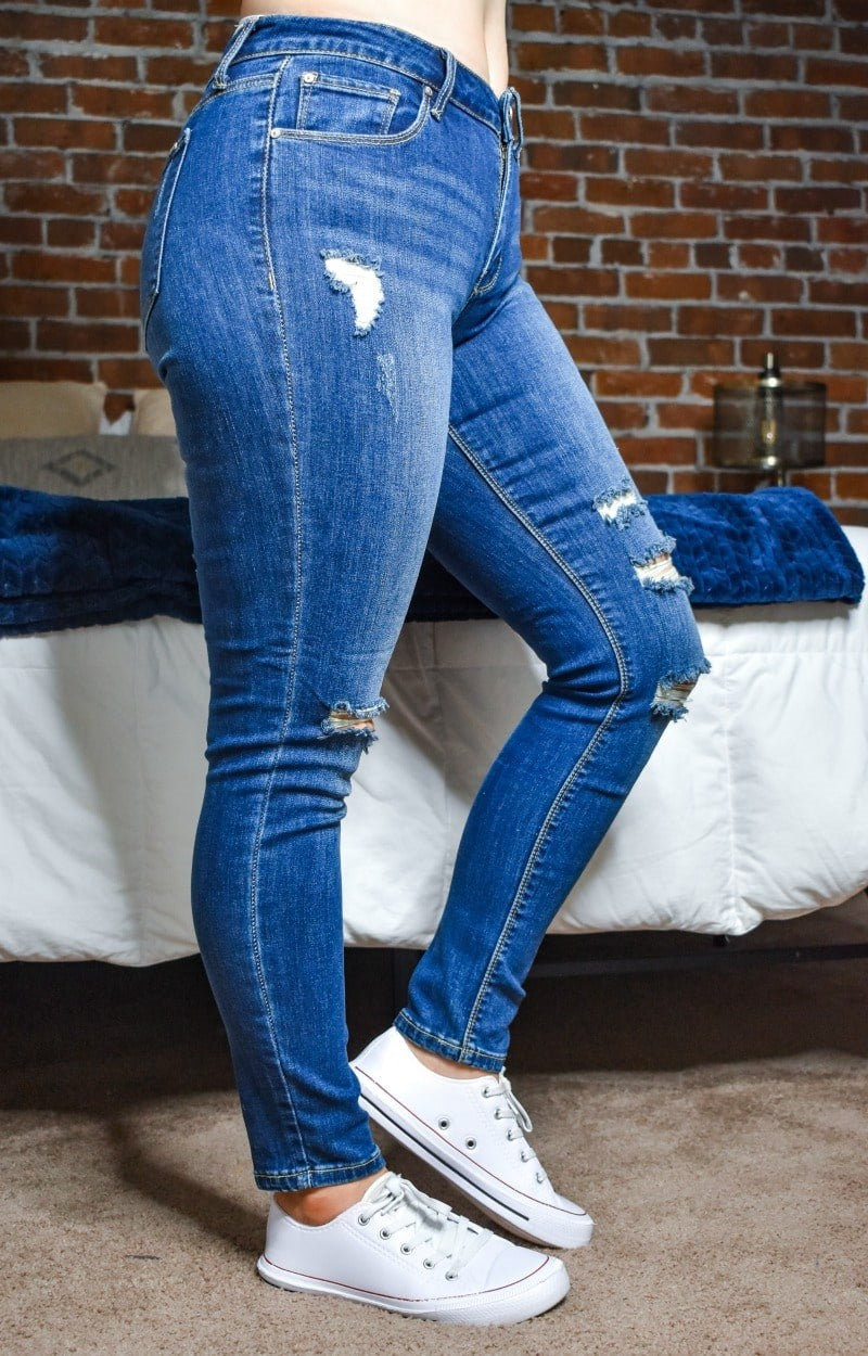 Load image into Gallery viewer, Keep On Guessing Distressed Skinny Jeans