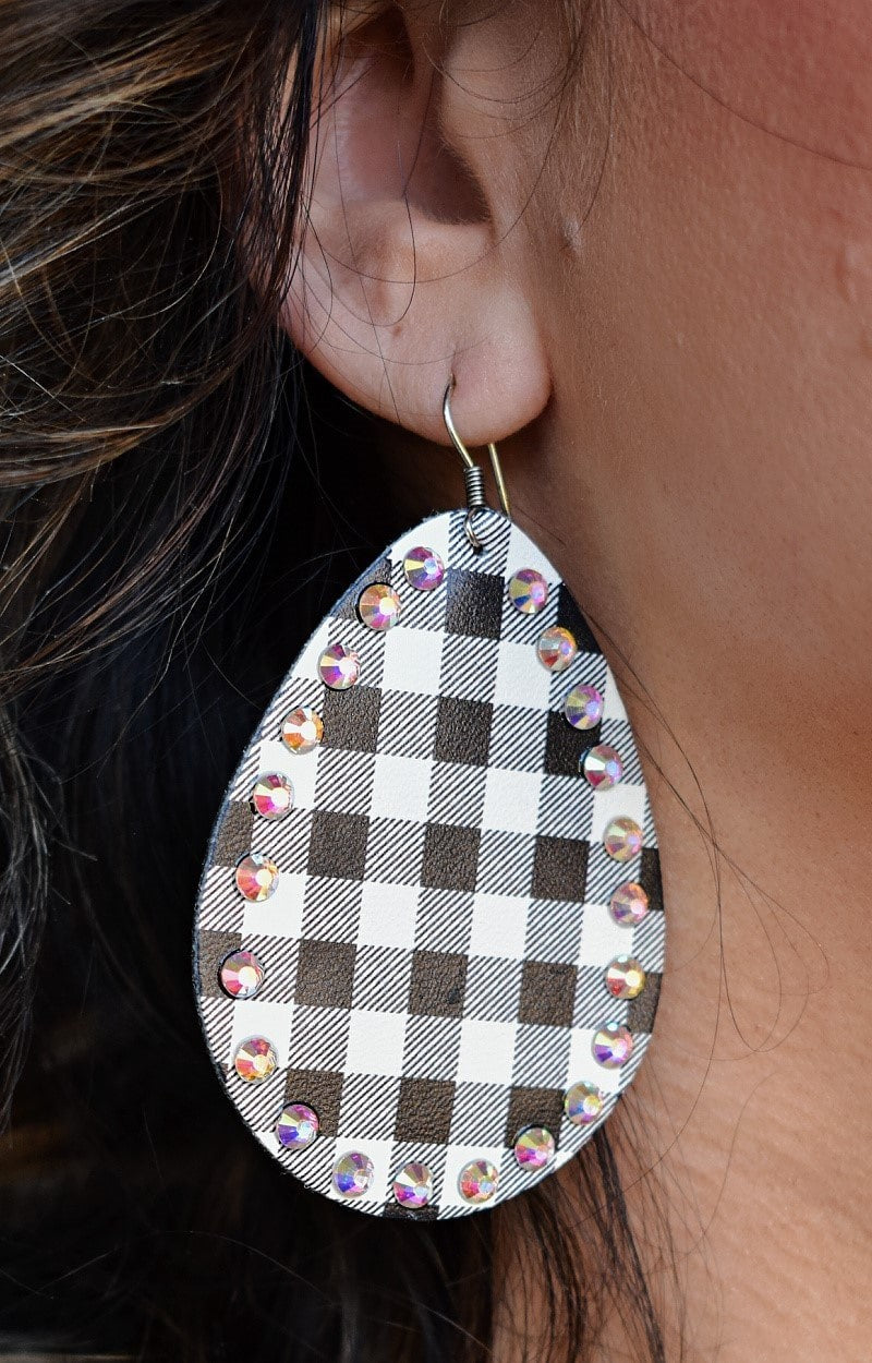 Load image into Gallery viewer, Get The Hint Plaid Earrings - White/Black