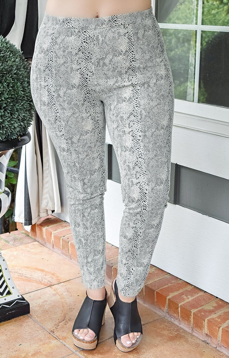 Load image into Gallery viewer, Look So Sweet Snake Print Jegging - Off White