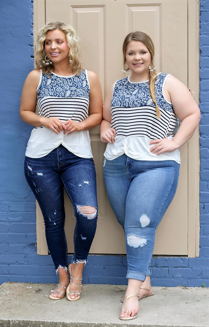 Load image into Gallery viewer, Look At You Print Top - Navy